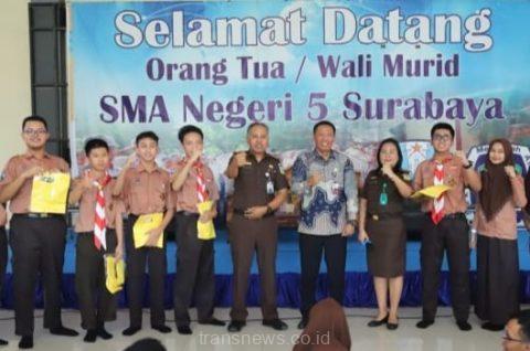 Kejati Jatim melaksanakan Binmatkum 2023 di SMAN 5 Surabaya,