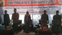 Anggota DPRD Kabupaten Jember Dewi Asmawati saat Raperda tentang perlindungan dan perdayaan Petani