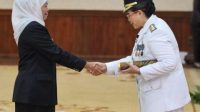 Gubernur Jawa Timur, Khofifah Indar Parawansa melantik Dr Ir Zanariah MSi sebagai Penjabat (Pj) Walikota Kediri di Gedung Negara Grahadi, Surabaya, Jumat (3/11/2023).