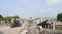 Pembangunan Jembatan penghubung antara Desa Klurak dan Desa Balongdowo sudah tahap finishing, Rabu (15/11/2023)