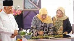 Gubernur Jawa Timur, Khofifah Indar Parawansa, meresmikan Madrasah Tsanawiyah (MTs) Sains Salahuddin Wahid Pesantren Tebuireng Putri Kesamben, Jombang, Jawa timur, Minggu (19/11/2023).