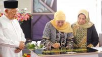 Gubernur Jawa Timur, Khofifah Indar Parawansa, meresmikan Madrasah Tsanawiyah (MTs) Sains Salahuddin Wahid Pesantren Tebuireng Putri Kesamben, Jombang, Jawa timur, Minggu (19/11/2023).