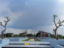 Penampakan Pembangunan Food Court di Jalan Panca Warna Kampung Inggris Kediri, Jawa timur. Rabu (22/11/2023)