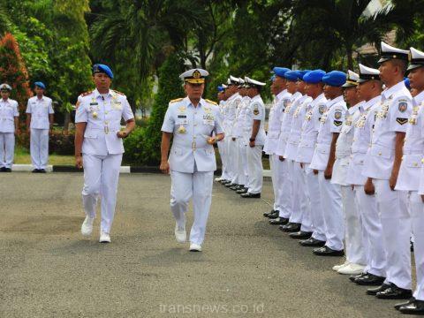 Dankodikdukum Pimpin Upacara Tupdik Siswa Diklaba dan Diktukba TNI AL TA 2023