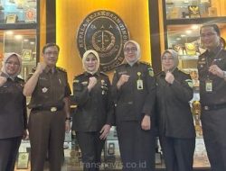 Tim Monev Biro Perencaan Kejagung RI, saat berkunjung ke Kejaksaan Tinggi Jawa timur, Rabu (29/11/2023)