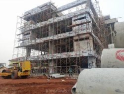 Pembangunan pada gedung manajemen RSUD KiSA