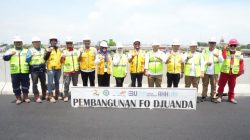 Kajati Jatim bersama Kepala Balai Besar Pelaksanaan Jalan Nasional Jawa timur - Bali Tinjau pembangunan Flyover Juanda, Kamis (30/11/2023)