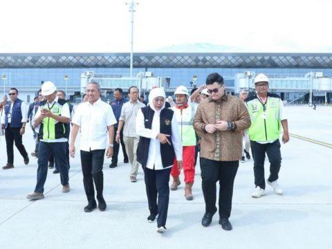 Gubernur Jawa timur Khofifah Indar Parawansa, saat meninjau kesiapan operasional Bandara Dhoho Kediri, Jum'at (1/12/2023)