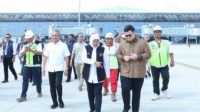 Gubernur Jawa timur Khofifah Indar Parawansa, saat meninjau kesiapan operasional Bandara Dhoho Kediri, Jum'at (1/12/2023)