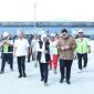 Gubernur Jawa timur Khofifah Indar Parawansa, saat meninjau kesiapan operasional Bandara Dhoho Kediri, Jum'at (1/12/2023)