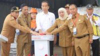 Presiden RI Jokowi saat meresmikan TPA Supit Urang Malang, TPA Banjardowo Jombang dan TPA Jabon Sidoarjo di Malang, Kamis (14/12/2023)