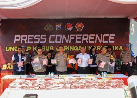 Kapolda Jatim Pimpin Conference Press Ungkap Kasus Narkoba Jaringan Antar Provinsi, Sita 144 Kilogram Sabu