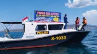 Polairud Polresta Banyuwangi saat patroli pengamanan Natal dan tahun Baru 2024 di selat Bali, Selasa (16/12/2023).