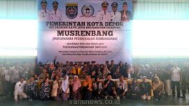 Foto bersama di Musrenbang Kelurahan Ratu Jaya, Kota Depok