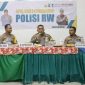 Kapolres Pelabuhan Tanjung Perak AKBP William Cornelis Tanasale saat memberikan pengarahan pada masyarakat di Kelurahan Asemrowo, Surabaya, Rabu (03/1/2023)