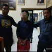 Anggota Polsek Puger AIPDA Samsul Arifin bersama AIPDA Ronal Maulani saat penangkapan DPO berinsial HR