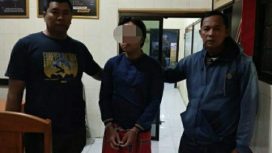 Anggota Polsek Puger AIPDA Samsul Arifin bersama AIPDA Ronal Maulani saat penangkapan DPO berinsial HR