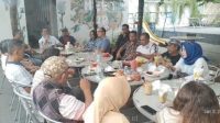 suasana  dialog caleg provinsi Anwar Nurdin dengan warga 