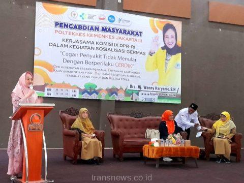 Anggota Komisi IX DPR RI Dapil Kota Depok dan Kota Bekasi Dra. Hj, Wenny Haryanto. S. H., saat sambutan