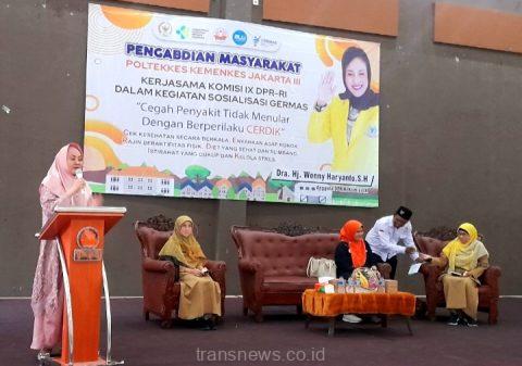 Anggota Komisi IX DPR RI Dapil Kota Depok dan Kota Bekasi Dra. Hj, Wenny Haryanto. S. H., saat sambutan