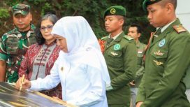 Gubernur Jawa Timur, Khofifah Indar Parawansa, saat meresmikan Gedung Asrama Raden Patah 3 dan Rumah Makan Putri Campa Lantai 2 milik SMA Negeri 5 Taruna Brawijaya Kota Kediri, Sabtu (3/2/2024).