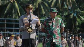 Kapolres Jember AKBP Bayu Pratama Gubunagi dan Dandim 0824 Jember Letkol Inf.Rahmat Cahyo Dinarso saat pimpin apel pemilu 2024