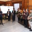 Pj Gubernur Jatim, Adhy Karyono saat memberikan sambutannya dihadapan OPD Pemprov Jatim setibanya di ruang VIP Bandara Juanda di Sidoarjo. Jum'at (16/2/2024).