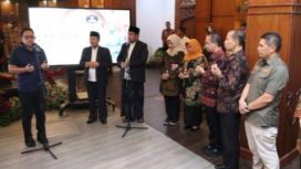 Pj Gubernur Jatim, Adhy Karyono saat memberikan sambutannya dihadapan OPD Pemprov Jatim setibanya di ruang VIP Bandara Juanda di Sidoarjo. Jum'at (16/2/2024).