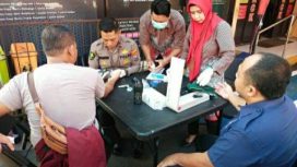 Polres Jember melaksanakan program pemeriksaan kesehatan keliling bagi anggota Polri,PNS dan PHL