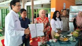 Pakar Hukum Eko Suwarni (batik) dan Cucu Sri Sultan HB VIII Gusti Kukuh Hestrianing (putih). foto: dok.ES