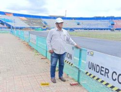 Wartawan Transnews.co.id saat memantau proses renovasi Stadion Kanjuruhan kabupaten Malang, Jawa timur. Rabu (27/3/2024)