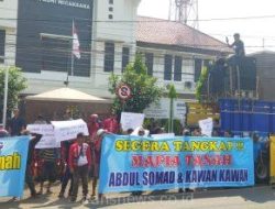 Ratusan Massa Geruduk Kejari Batang Lakukan Aksi Damai, Kamis, (16/5/2024).