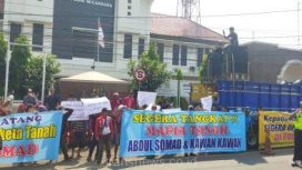 Ratusan Massa Geruduk Kejari Batang Lakukan Aksi Damai, Kamis, (16/5/2024).