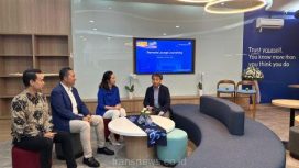 Direktur Utama PermataBank Meliza M. Rusli, Dekan FEB UI Teguh Dartanto, Ph.D., Glenn Ranti, Division Head Corporate Communication Permata Bank, saat berada di Permata Lounge