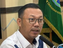 Kepala BPN Kota Depok Indra Gunawan didampingi jajaran memberikan wejangan kepada 14 ASN Kantor Pertanahan Kota Depok yang telah menerima SK mutasi dari Kanwil ATR BPN Jawa Barat, Rabu 19 Juni 2024. (Foto BPN Kota Depok)