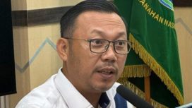  Kepala BPN Kota Depok Indra Gunawan didampingi jajaran memberikan wejangan kepada 14 ASN Kantor Pertanahan Kota Depok yang telah menerima SK mutasi dari Kanwil ATR BPN Jawa Barat, Rabu 19 Juni 2024. (Foto BPN Kota Depok)