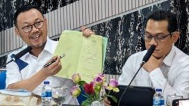 Kepala BPN Kota Depok Indra Gunawan didampingi Kepala Survei dan Pemetaan Yoga Munawar, dalam rapat koordinasi. (Foto Dok/BPN Kota Depok)