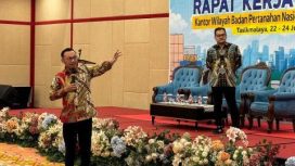 Kepala BPN Kota Depok Indra Gunawan paparkan alur penanganan mafia Tanah dalam Succes Story di Rakerda se-Jawa Barat, Senin-Rabu 22- 24 Juli 2024. (Foto BPN Kota Depok)