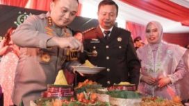 Kapolrestabes Surabaya Persembahkan Nasi Tumpeng di Hari Bhakti Adhyaksa