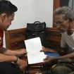 Kondisi Saad Fadhil Sa’di yang dituduh yang didakwa memalsukan tanah girik. Adnan Parangi (kaos merah) selaku kuasa hukum.