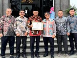 KPK Berikan Penghargaan Kepada Pemkot Depok atas Pencapaian PTSL 2023