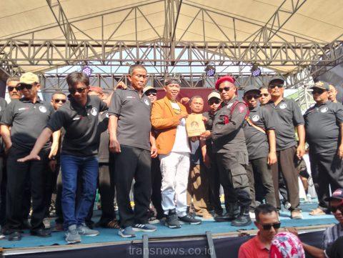 
					Tasyakuran menjadi Anggota DPRD Jepara Saiful M Abidin Bagikan 2000 kacamata Gratis