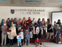 Bumil dan balita yang mendapatkan pangan lokal bergizi di Kelurahan Pondok Petir Kecamatan Bojongsari. (dok. Diskominfo Depok).