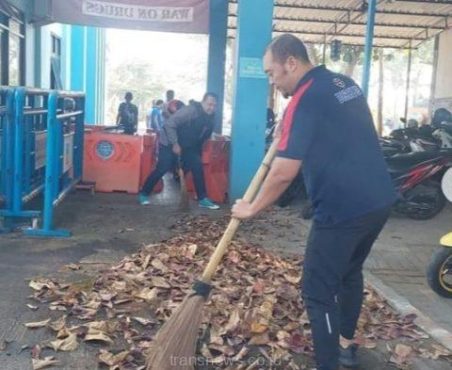 
					Jaga Kebersihan Lingkungan, Dishub Kabupaten Malang Gelar Jumat Bersih