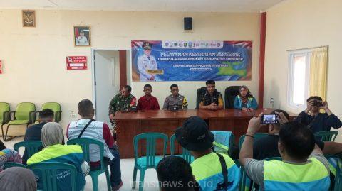 Tim Pelayanan Kesehatan Bergerak Pemerintah Provinsi Jawa Timur hadir di Rumah Sakit Abuya di Pulau Kangean, Kabupaten Sumenep, Sabtu (16/11/2024) sore. Kehadiran tim ini disambut langsung oleh Direktur RS Abuya, dr Hidatur Rahman, M.Kes.