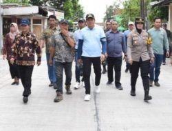 Plt. Bupati Sidoarjo Subandi Sidak Dua Proyek Jalan Betonisasi
