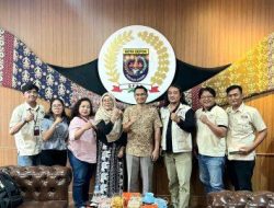 SWI Kota Depok foto bersama Ketua DPRD Kota Depok Ade Supriyatna