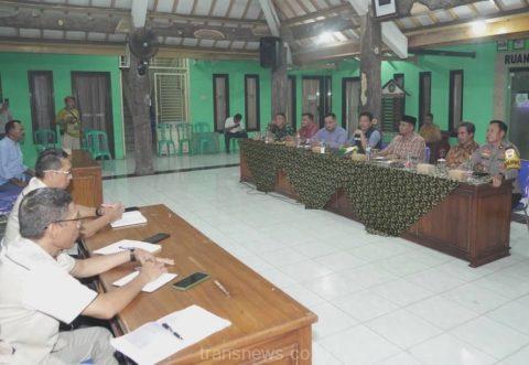
					Plt Bupati Sidoarjo Turun Tangan Mediasi Warga Sidokerto dengan Kepala Desa