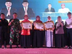 Pj Sekda Depok Serahkan Penghargaan Anugerah Inovasi Perangkat Daerah