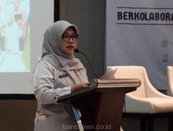 Pj Sekda Kota Depok memberikan sambutan diacara CSR Gathering dan Forum Kemitraan di Hotel Santika